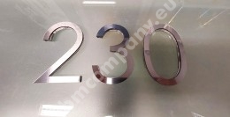 cyfry na drzwi w kolorze srebrnym