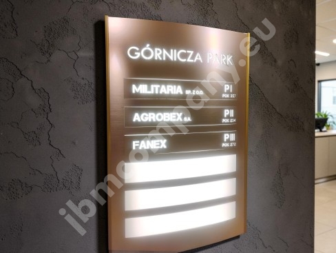 Tablice ze spisem firm podświetlane