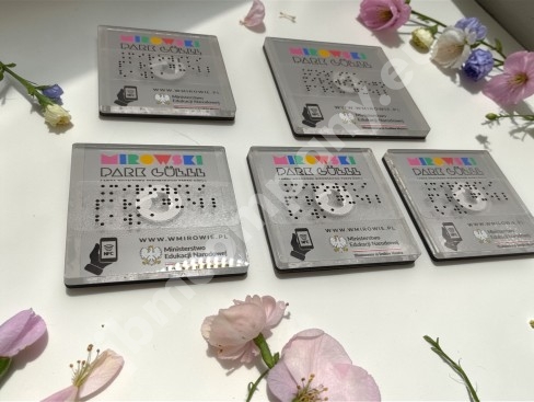 Tabliczka opisowa z brailleam i NFC