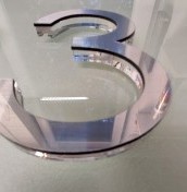 cyfry na drzwi w kolorze srebrnym