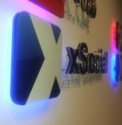 małe podświetlane literki i cyferki