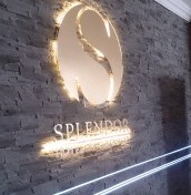 małe podświetlane logotypy