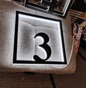 logo led na recepcji