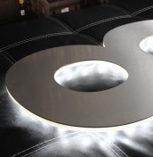 logo led na recepcji