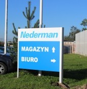 Pylon kierunkowy parkingowy zewnetrzny