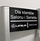 Słupki, tabliczki parkingowe na wymienną treść