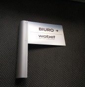 Słupki, tabliczki parkingowe na wymienną treść