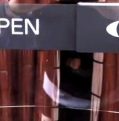 Tabliczka przesuwna od wewnątrz szyby