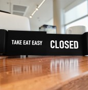 Tabliczka przesuwna od wewnątrz szyby