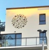 logo napisy na elewacje ze stali aluminium plexi