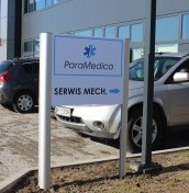 pylon kierujący do serwisu