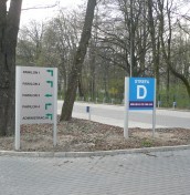 Pylon określający strefy parkingowe