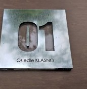 numerki na drzwi z logo