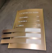 Tablice ze spisem firm podświetlane