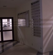 Tablica informacyjna  z kieszeniami na kartki drukowane z drukarki