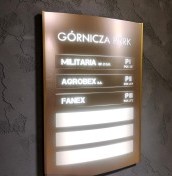 tablice biurowe na najemców z wymiennymi panelami podświetlane