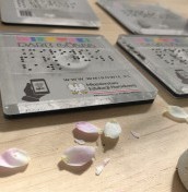 Tabliczka opisowa z brailleam i NFC